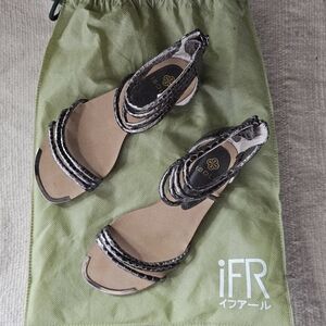 Isola Womens Size 5.5 Sandals Metal Trim Zip Bacl Strappy Silver